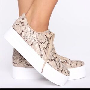 Fashion Nova Oh So Darling Sneakers in Snake Print. Size 6